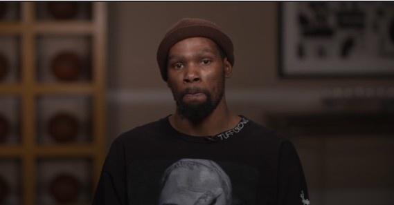 外媒：下赛季欧冠联赛阶段用球将采用白+薄荷绿+紫创新配色（外媒：下赛季欧冠联赛阶段用球将启用白、薄荷绿与紫的全新配色）