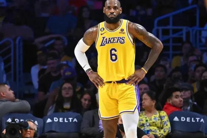 泪洒赛场！阿尔巴完美告别 迈阿密国际首夺MLS杯（泪别绿茵！阿尔巴谢幕圆满 迈阿密国际加冕首座MLS冠军）