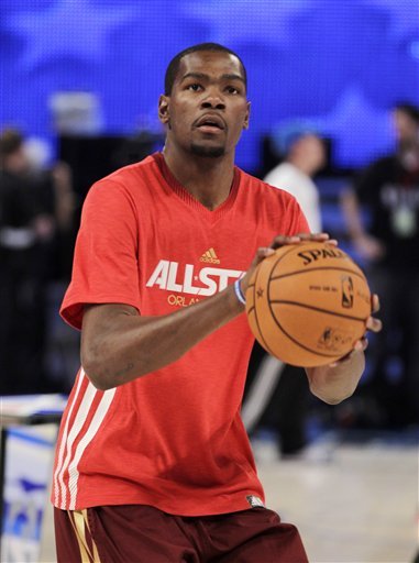 成都蓉城教练组现场观战中韩战，徐正源、金亨镒在场（中韩之战看台现身：成都蓉城教练组观战，徐正源、金亨镒到场）