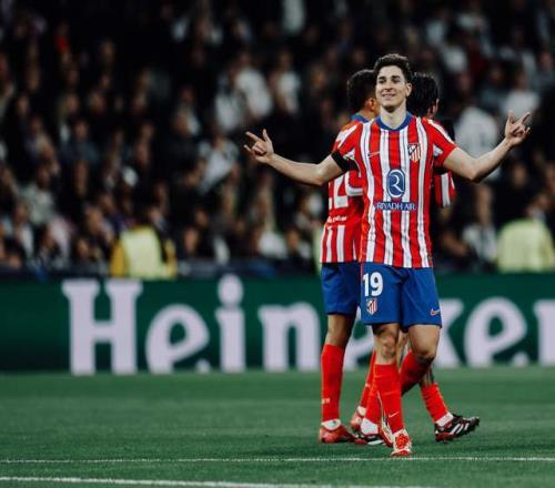 半场：尤文1-0紫百合，科斯蒂奇世界波，DV9造点被取消+失单刀（半场：尤文1-0领先紫百合，科斯蒂奇远射建功，DV9点球被取消且单刀不进）