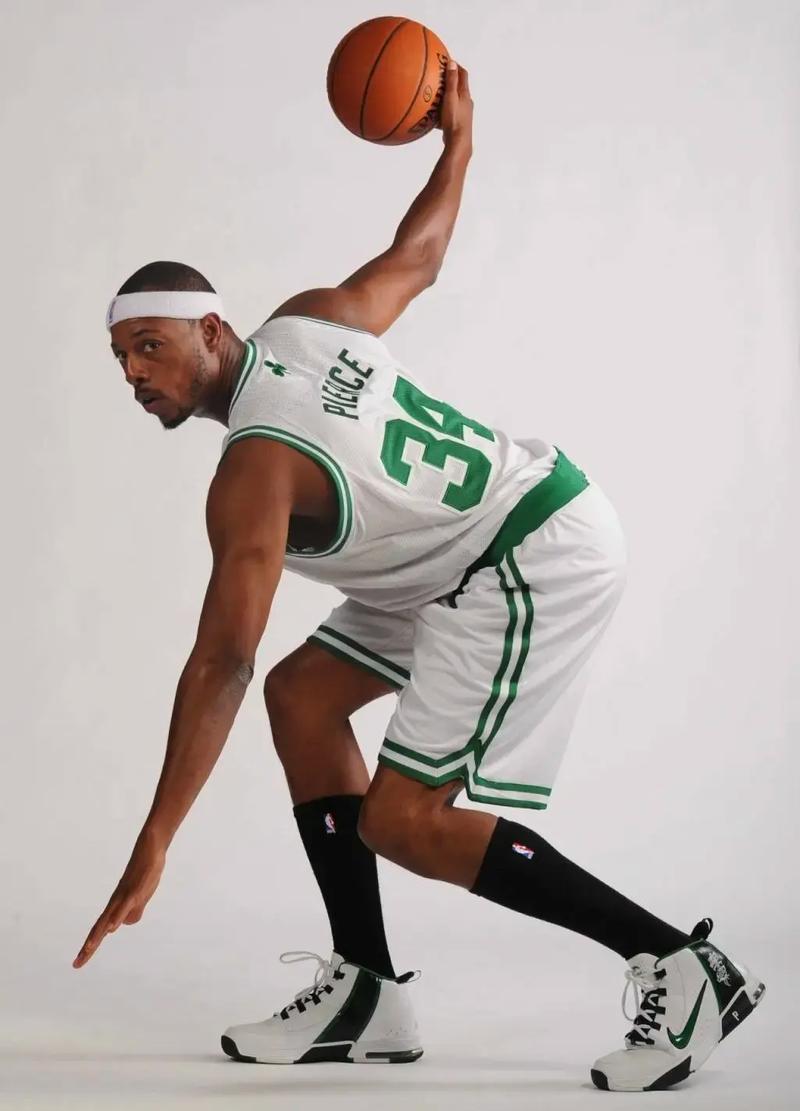 美记：尼克斯对字母哥的报价一直围绕唐斯，但雄鹿不感兴趣（美记：尼克斯围绕唐斯报价字母哥，雄鹿无意接受）